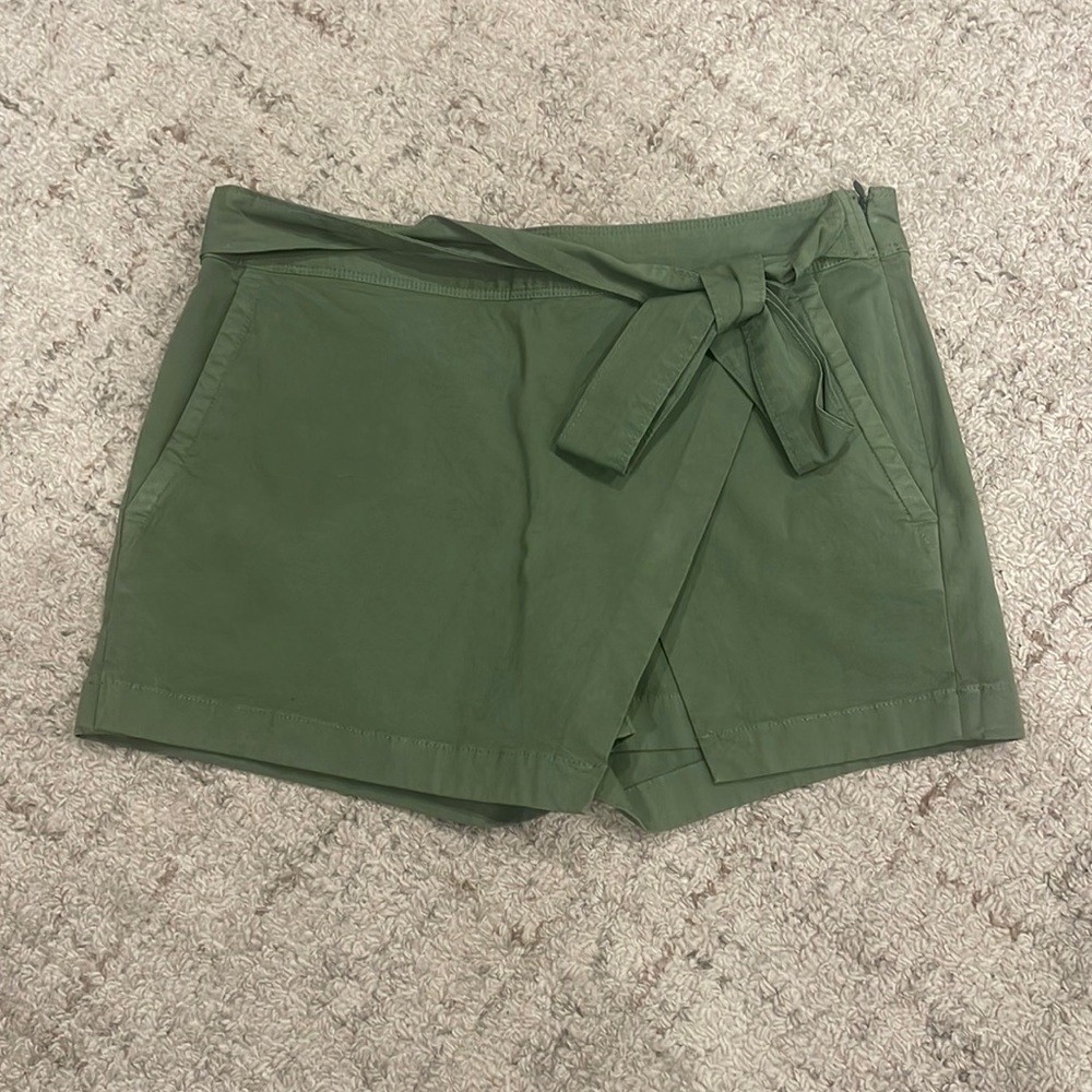 NWT Vineyard Vines Cypress Explorer Cross Over Short